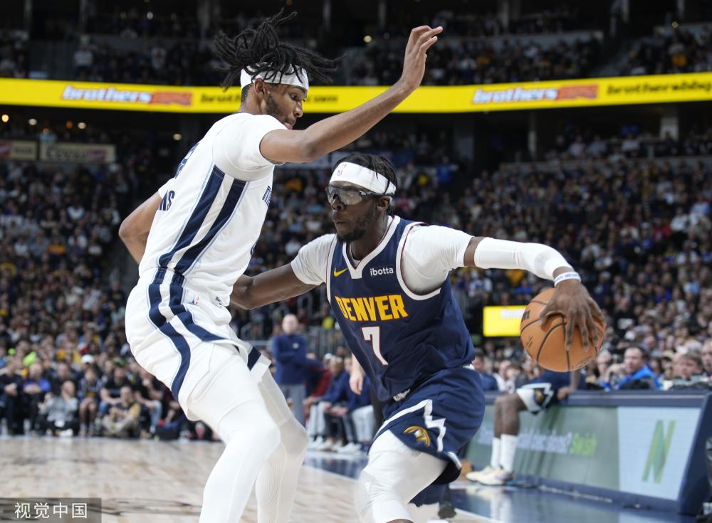 他在文中感 他在文中感